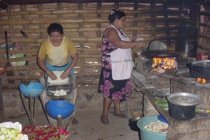 making-tortillas-el-salvador